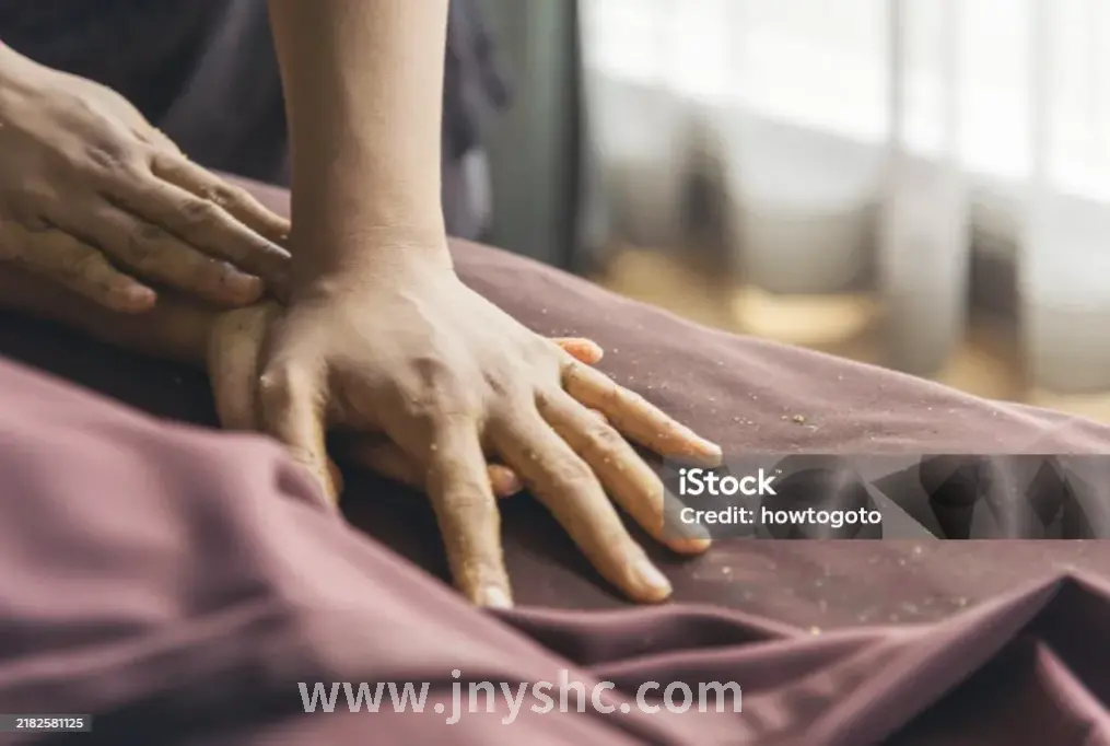 按摩师手法展示